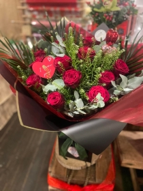 12  Luxury Red Naomi Roses