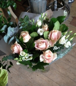 6 Pink Roses and Lisianthus