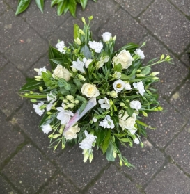 Elegant white posy