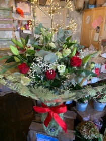 Lillys,luxury Naomi roses and lisianthus hand tied